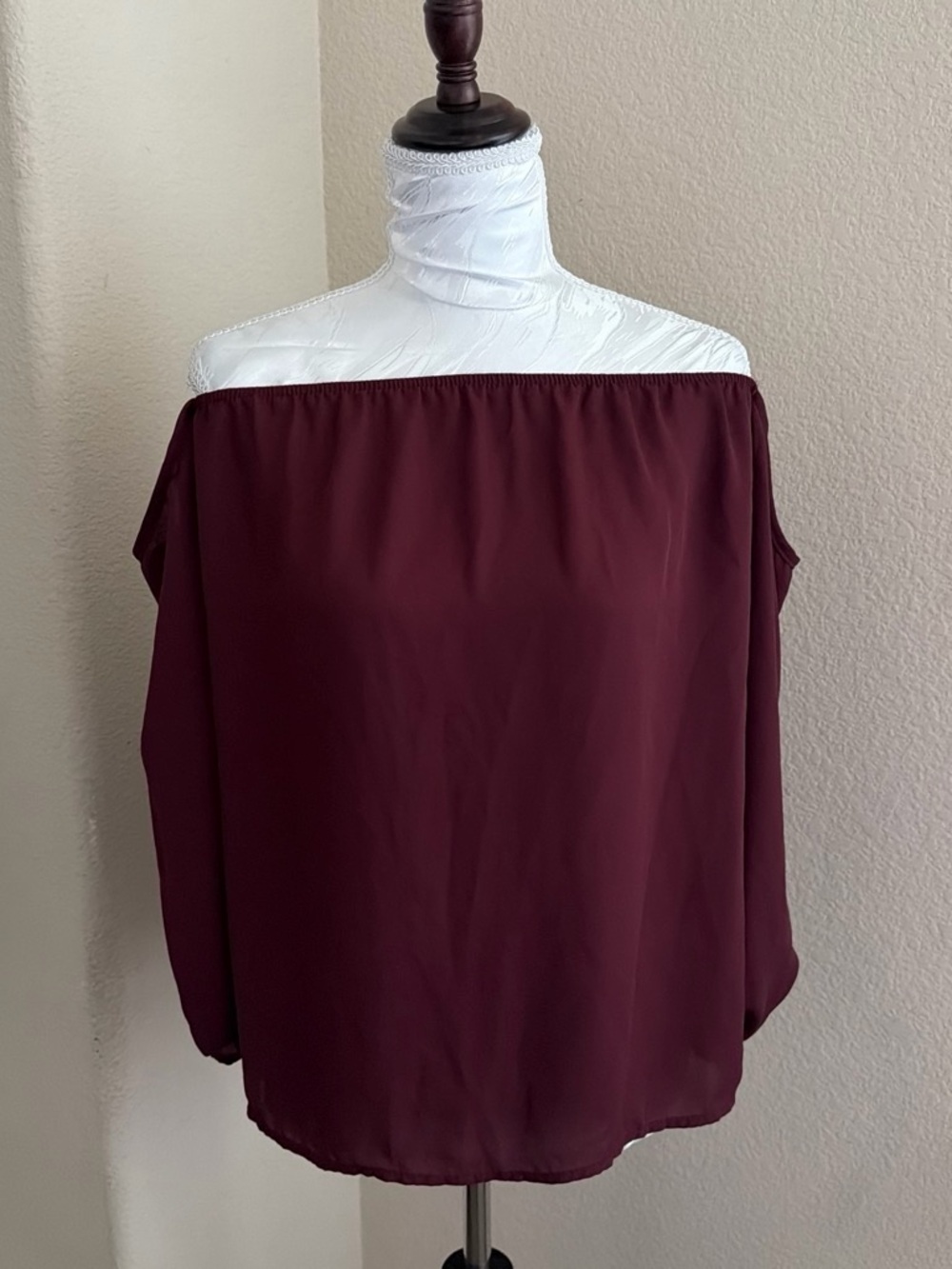 mittoshop Off-the-Shoulder Blouse in Deep Burgundy